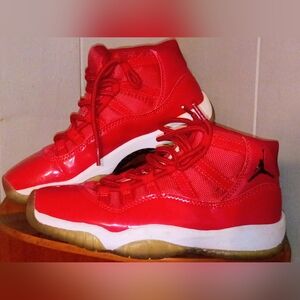 🔥 Rare & Iconic! Air Jordan 11 Retro "Red Patent Leather" Sneakers - 6.5🔥